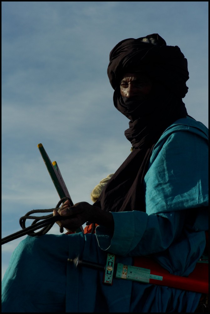 La takouba, le sabre touareg, fait partie de l’équipement obligatoire
