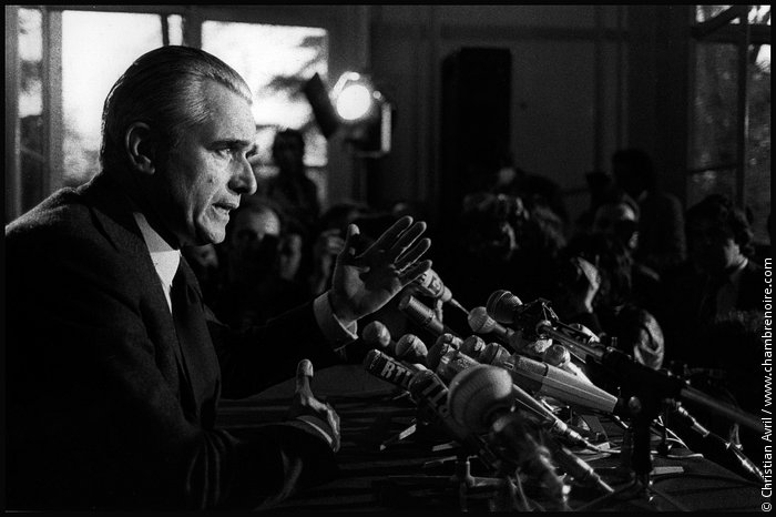 Jacques Chaban-Delmas, candidat à l'élection présidentielle suite au décès de Georges Pompidou, donne une conférence de presse le 9 avril 1974.
Il sera battu au premier tour par François Mitterrand et Valery Giscard d'Estaing.