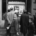 Octobre 1957. URSS. Ecoliers dans la rue